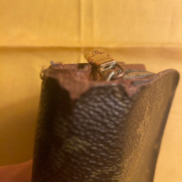 Louis Vuitton Authentic Project Wallet - Picture 9 of 10